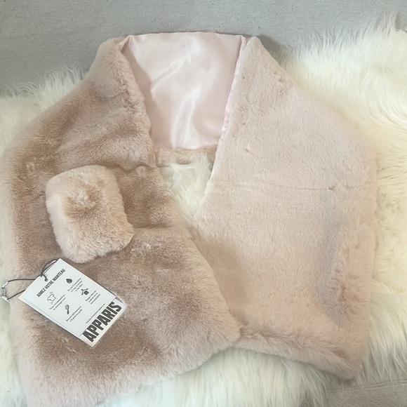 NWT Luna Faux Fur Wrap Scarf Ballet Pink - Picture 5 of 8